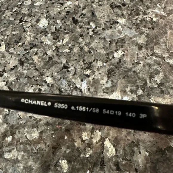 Authentic CHANEL Sunglasses with case. - Picture 8 of 8